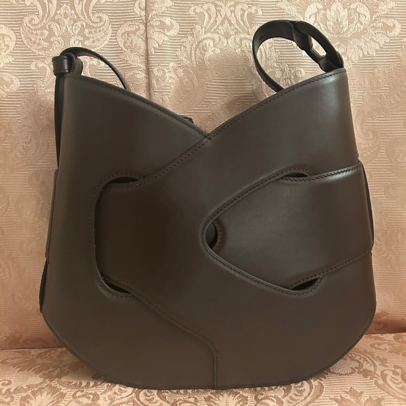 Elegant Brown Leather Women's Bag - Picture 1 of 8
